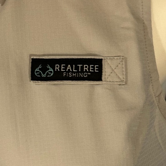 Women's Sleeveless Real Tree fishing top size small. - Picture 3 of 7